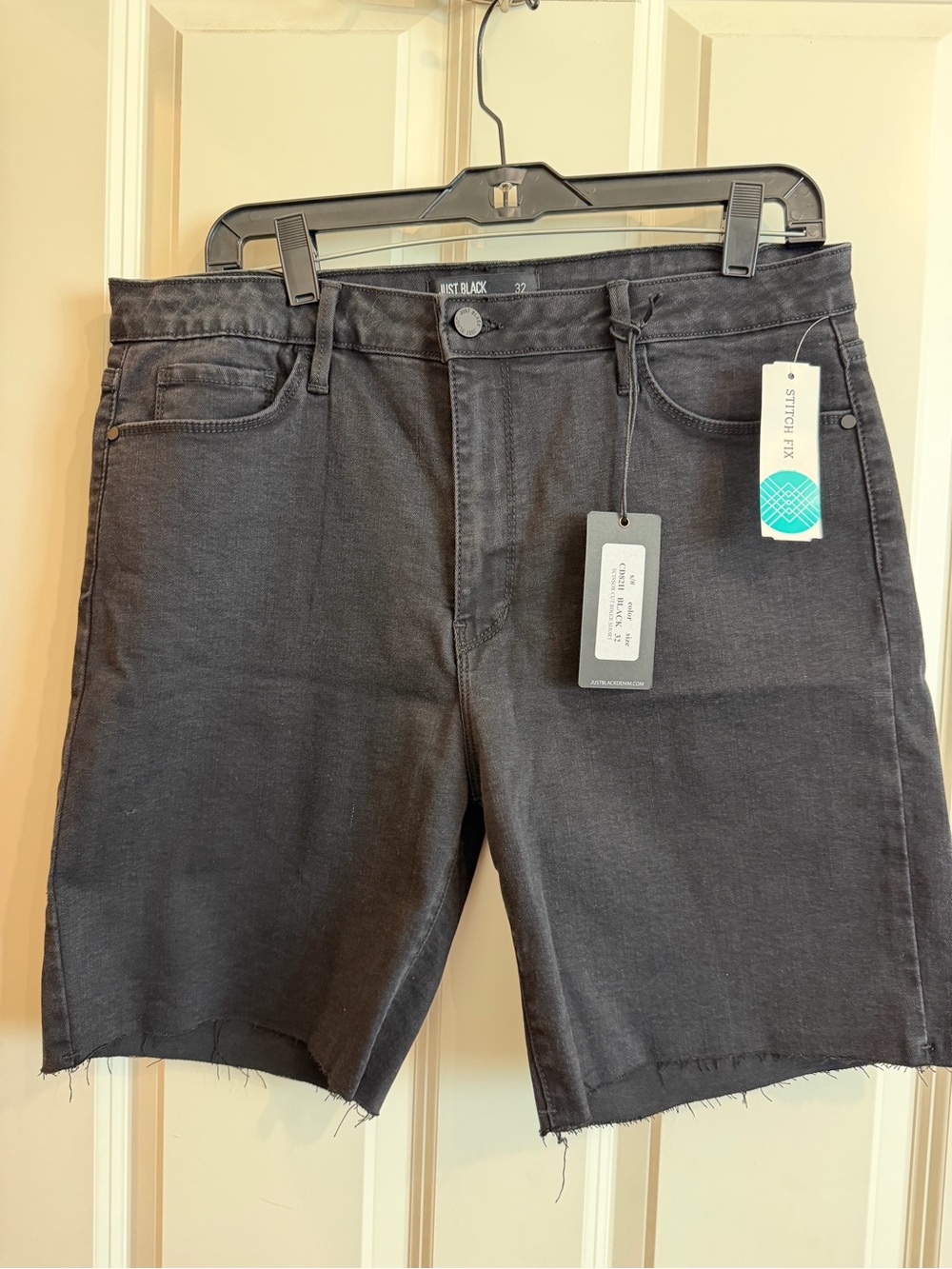 Just Black issue frayed hem Bermuda short size 14.
